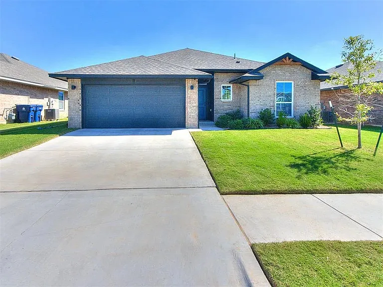 1004 Acacia Creek Dr — Photo 1