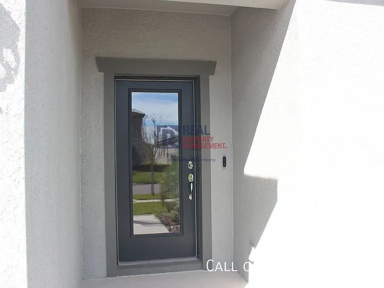 3911 N Maryland Ave — Photo 5