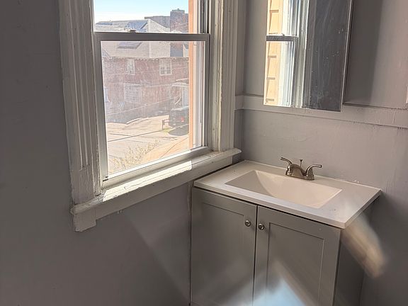 5th image of 144 Prospect St Unit 5
