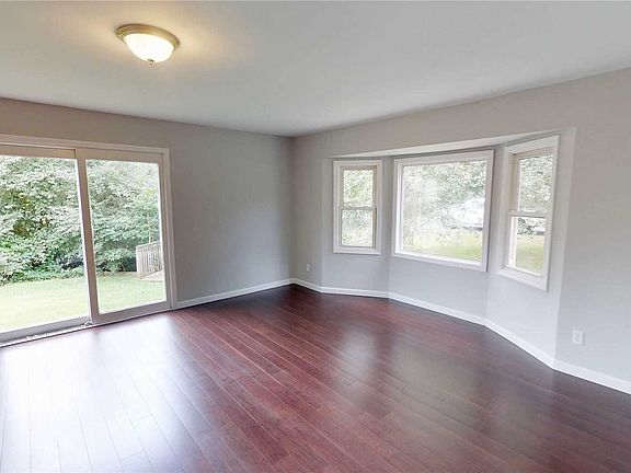 4th image of 185 Lincoln Dr