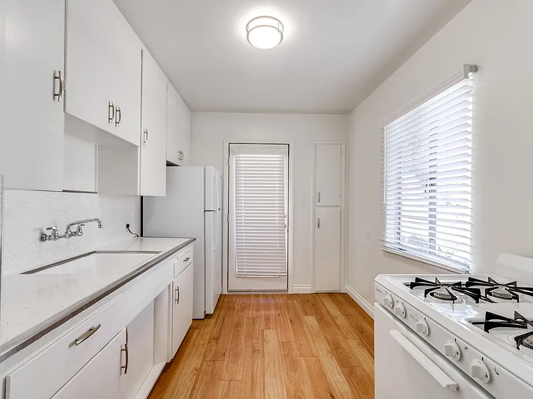 Antone Apartments — Photo 4