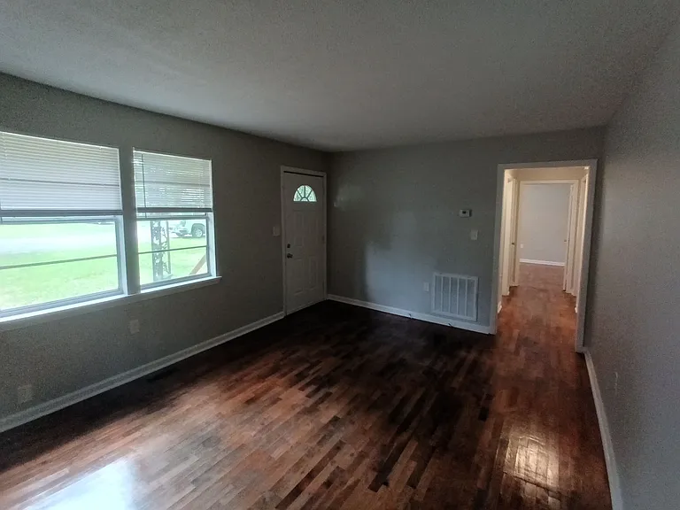 25 Almo Dr — Photo 3