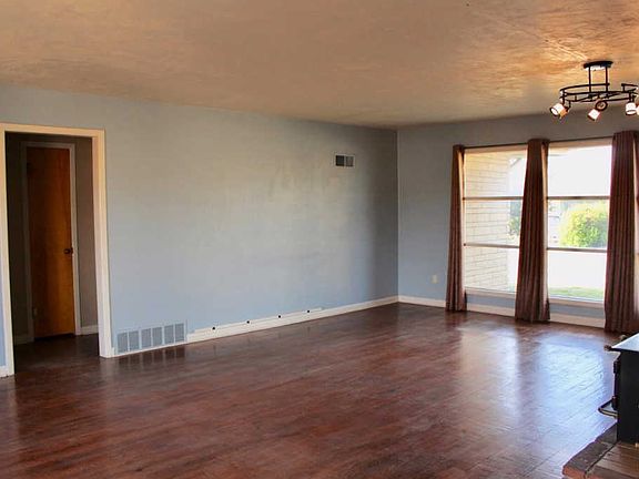 4th image of 411 W 20th St