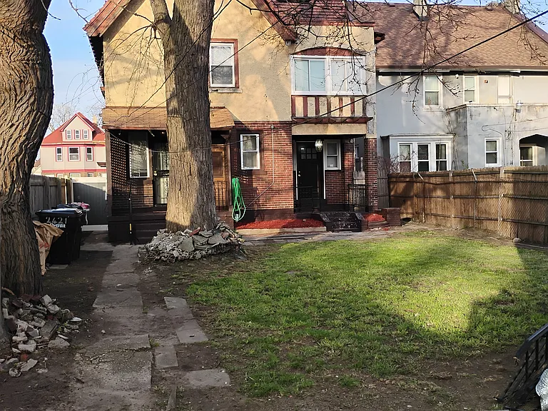 Field St — Photo 126