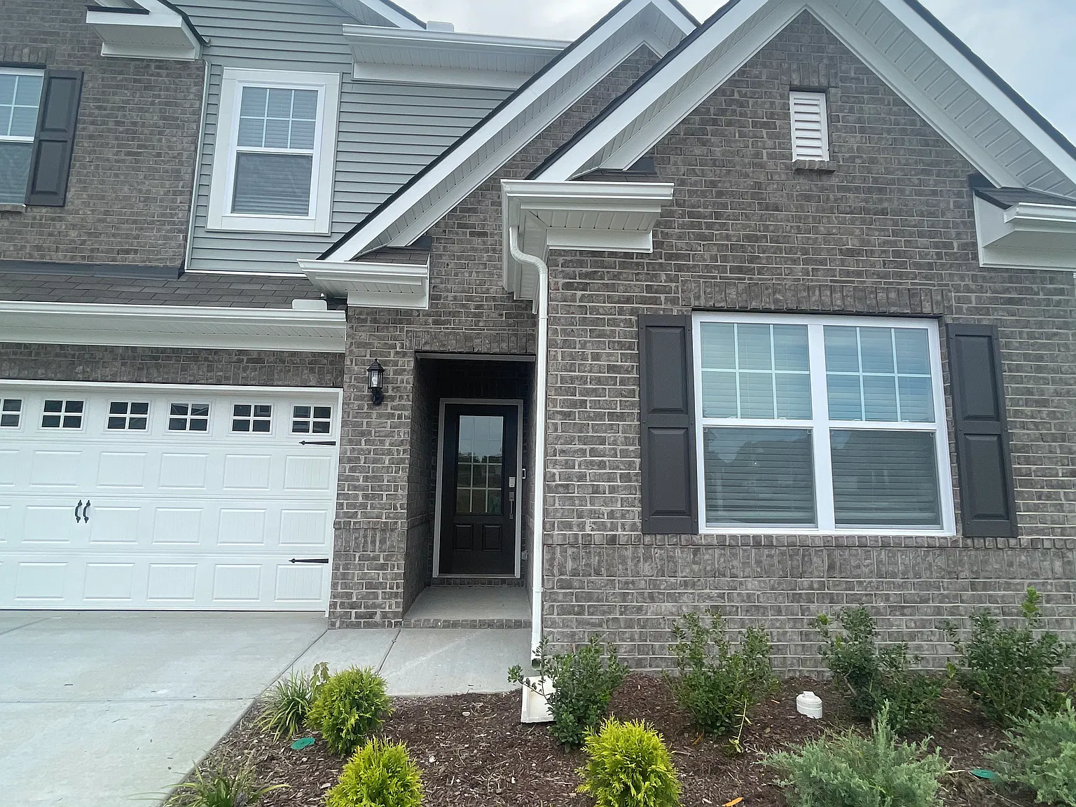 5 bed, 3.5 bath, 2769 sqft, $2,995 — Photo 3