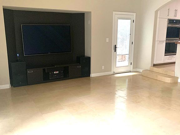 5th image of 261 S Palm Dr