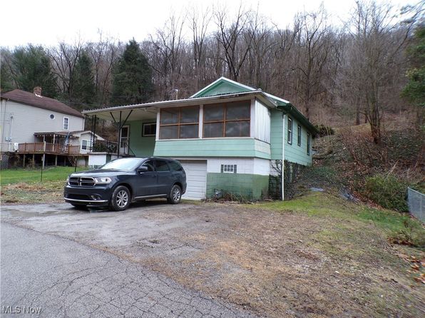 1746 Blosser Ln, Follansbee, WV 26037