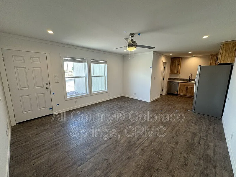 3 bed, 2.0 bath, 1100 sqft, $1,950 — Photo 2