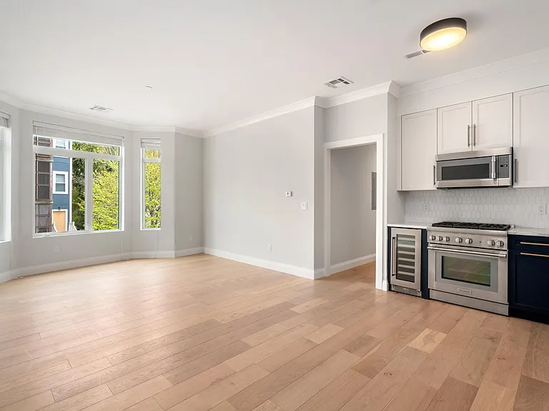 142 Pleasant St #3 — Photo 3