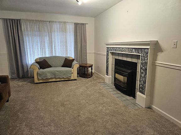 3rd image of 11976 Meadowlark Dr