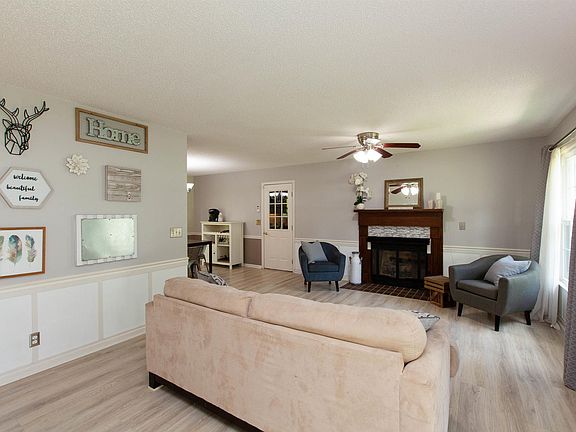 3rd image of 101 Wintergreen Ct