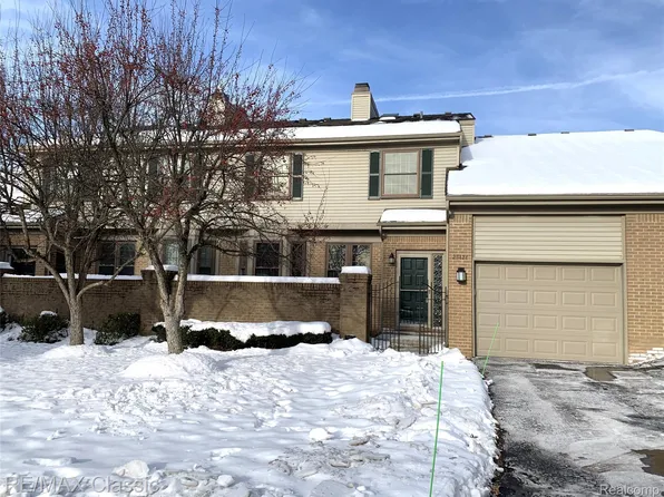 29424 Regents Pointe #62, Farmington, MI 48331