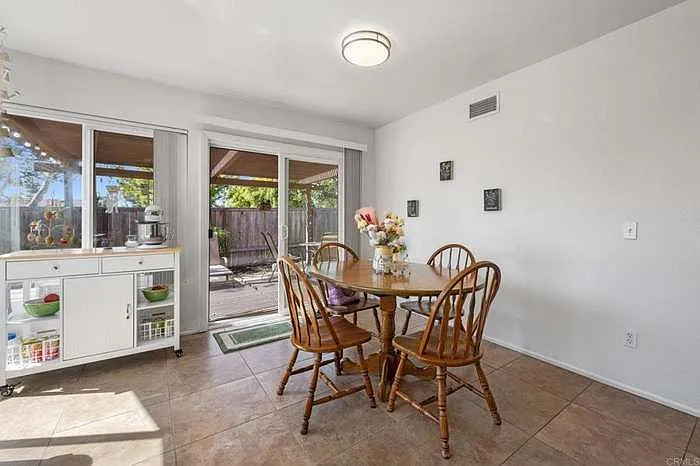425 Blueridge Pl — Photo 5