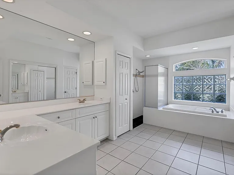 8501 Park Shore Ln — Photo 26