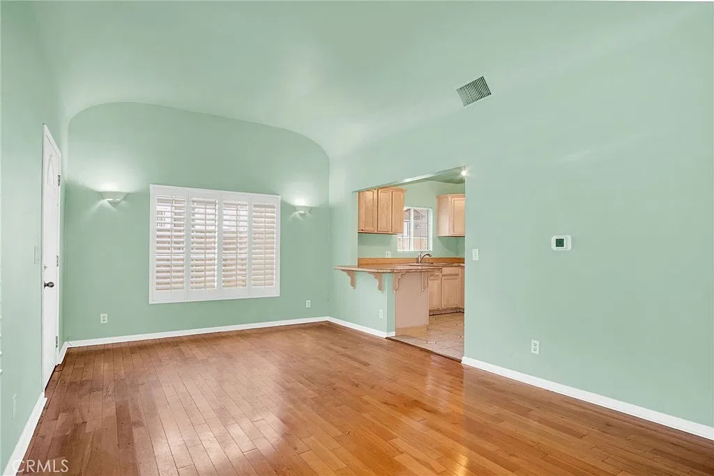 2 bed, 931 sqft, $2,600 — Photo 2