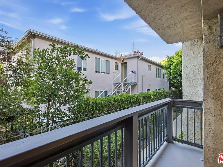 13025 Moorpark St #106 — Photo 15