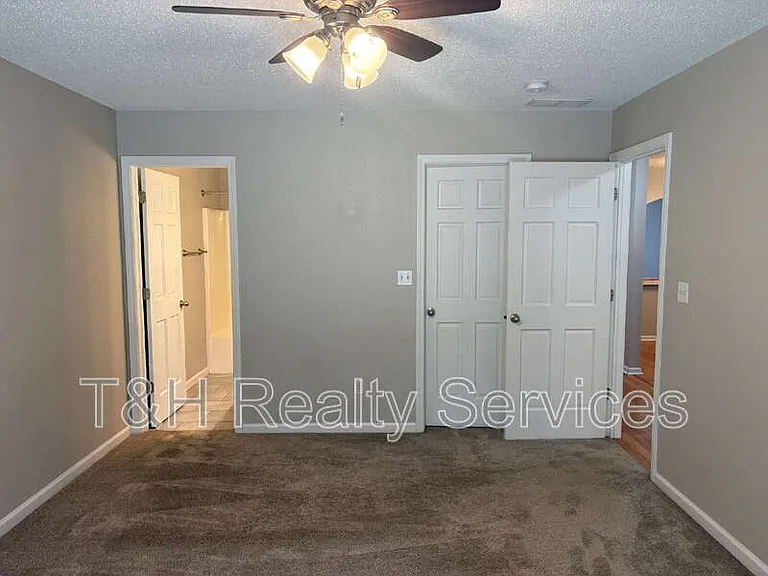 636 Locust Grove Ln — Photo 10