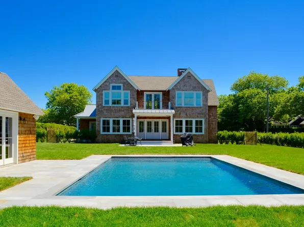 https://photos.zillowstatic.com/fp/7de9202a1954b979e93a6c63ca4d6d17-p_e.webp