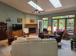 8125 Rocklyn Dr, Urbandale, IA 50322