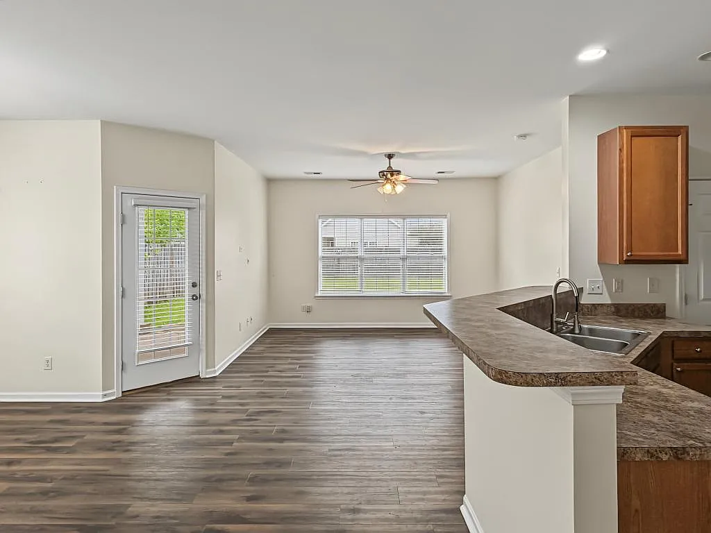 1406 Parkland Way — Photo 3