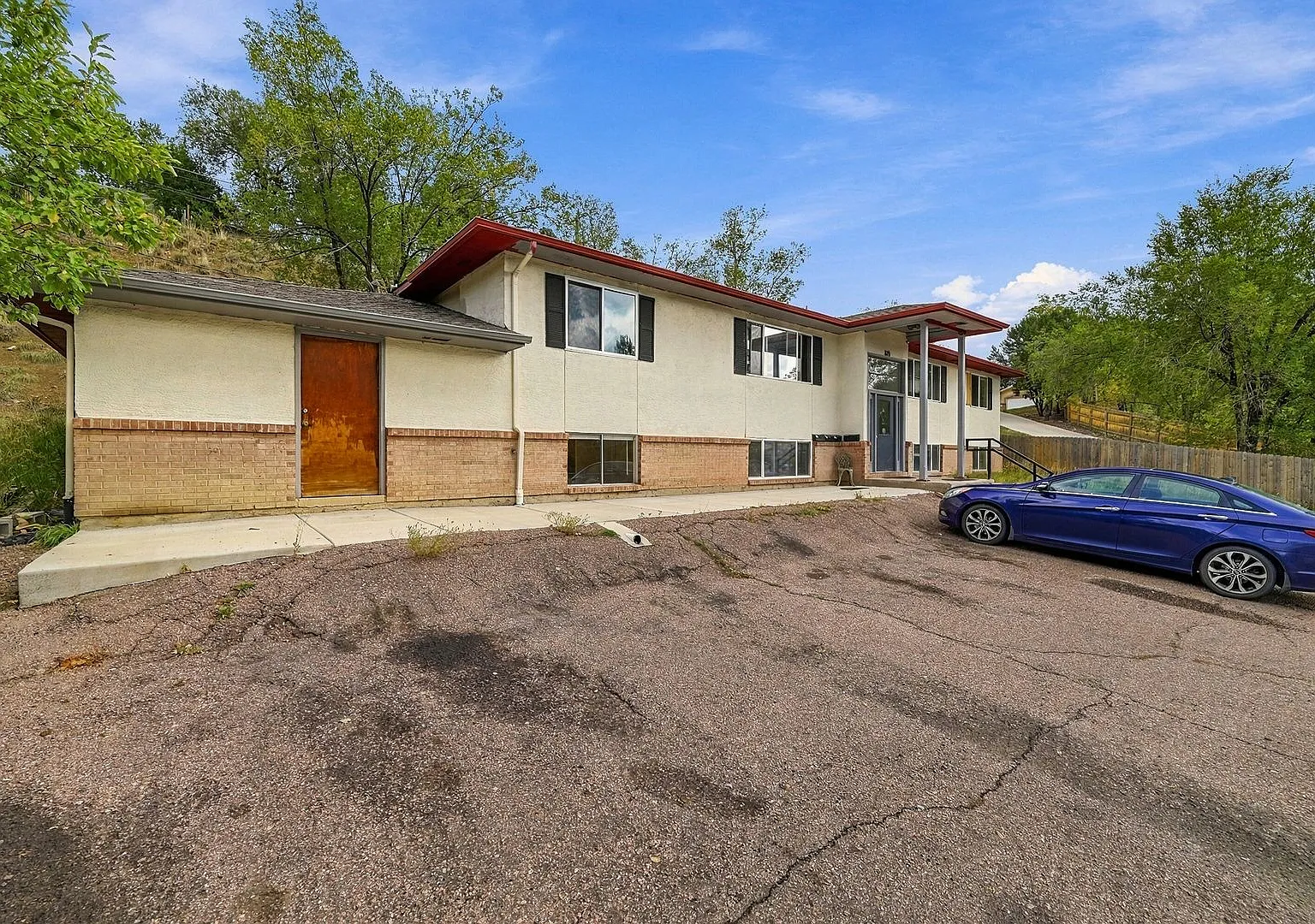 West Side 3 bedroom with Mountain Views — Photo 2