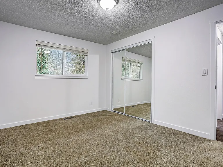 Overlook Terrace Apartments — Photo 32