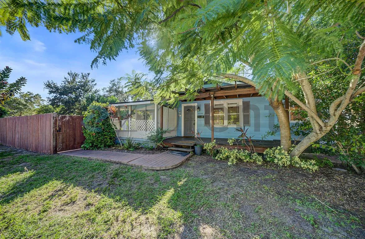 3 bed, 1030 sqft, $2,300 — Photo 1