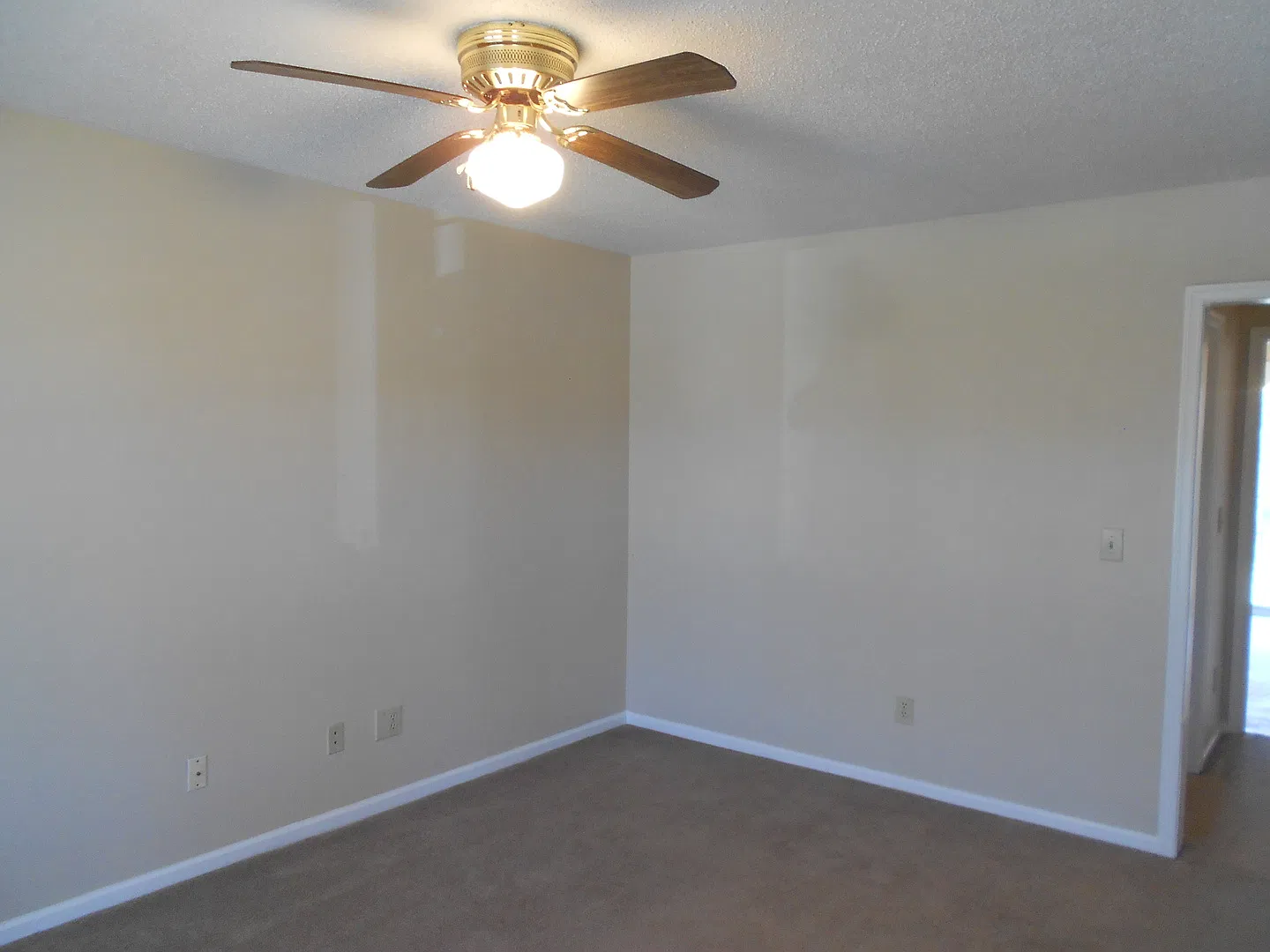 2 BR Townhome with lawn care included — Photo 2
