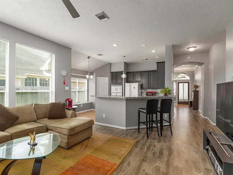 3827 Shady Breeze Dr — Photo 6