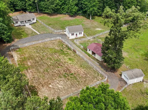 14479 Round Hill Rd, King George, VA 22485