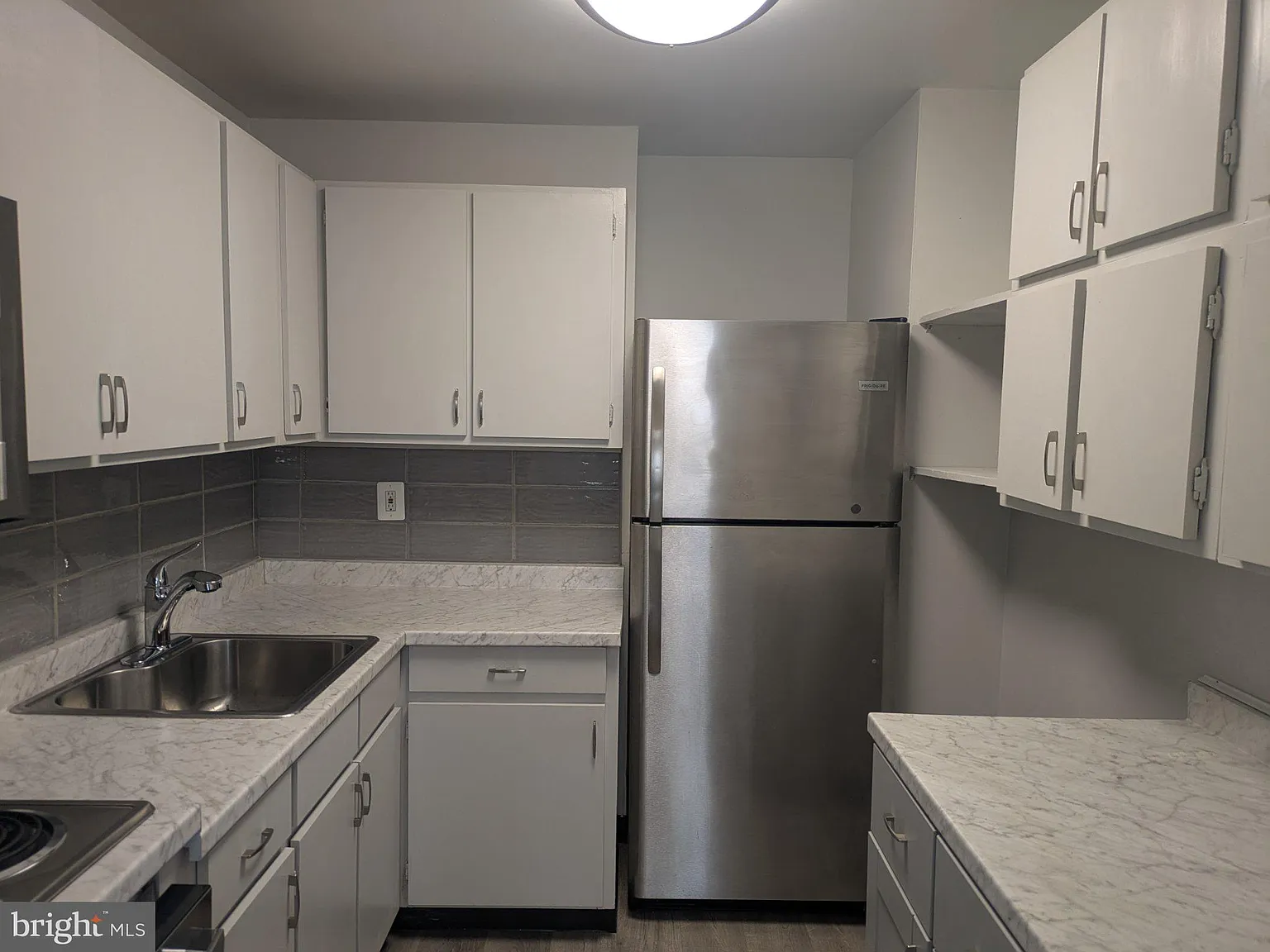 2 bed, 1.5 bath, 1300 sqft, $1,900 — Photo 2