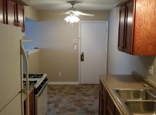 104 W Klubertanz Dr APT 12, Sun Prairie, WI 53590