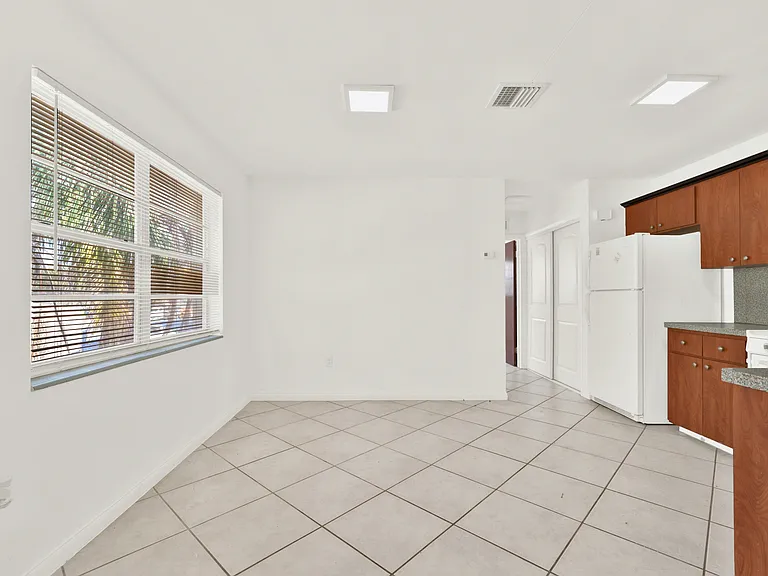 340 Madeira Ave #5 — Photo 10