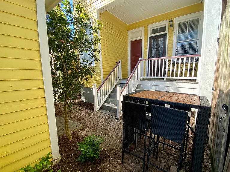 223 W Waldburg St #A — Photo 32