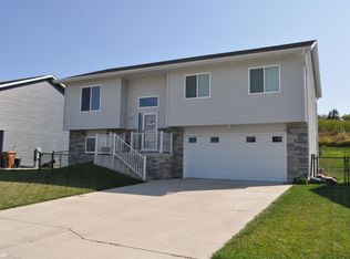 1018 Mockingbird Dr, Carroll, IA 51401