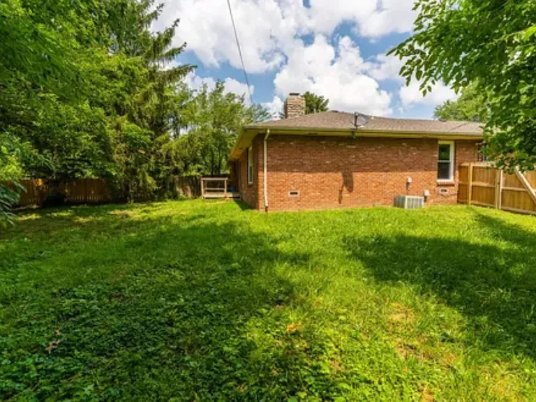 312 E Redwood St — Photo 11