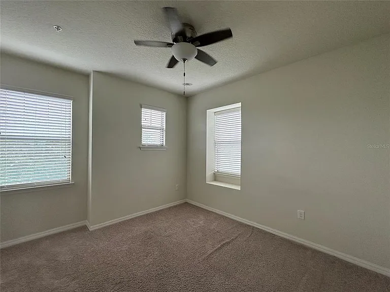 527 Piazza Point — Photo 41