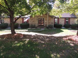 678 Kehrs Mill Rd, Ballwin, MO 63011