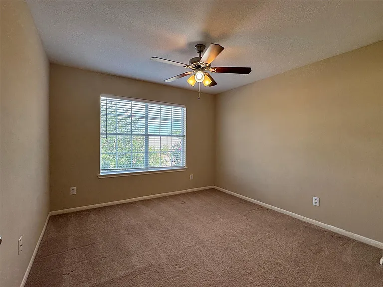 2515 Ember Canyon Ln — Photo 32