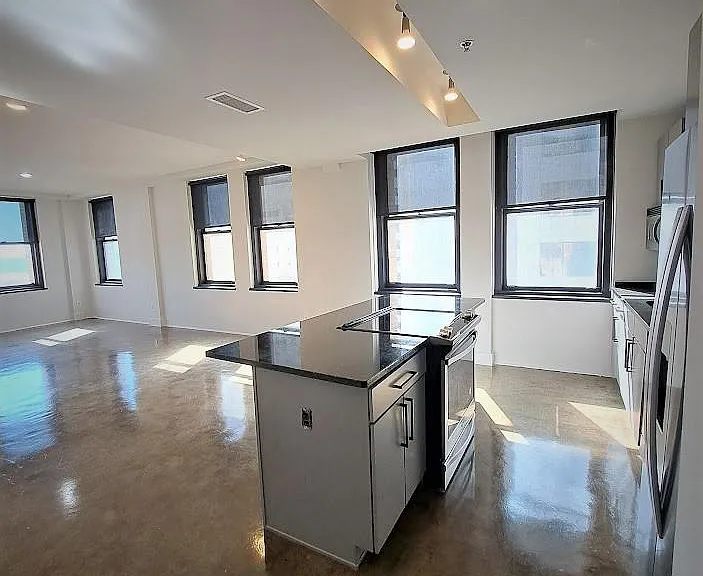 Dallas Power and Light Lofts — Photo 32