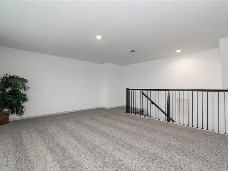 1606 Westway Dr — Photo 7