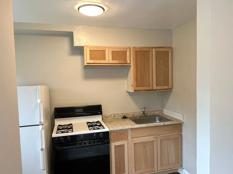 612 12th St NE — Photo 4