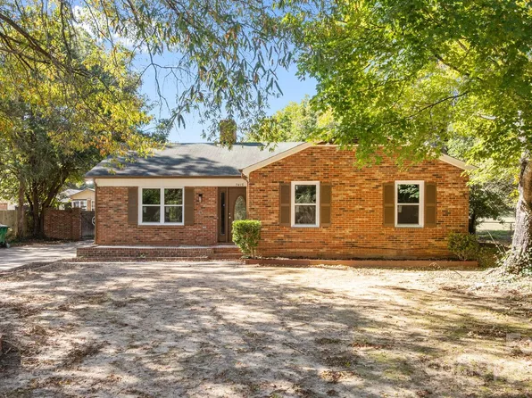 7415 Farm Gate Dr, Charlotte, NC 28215