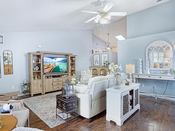 4th image of 313 NW Tuscany Lane