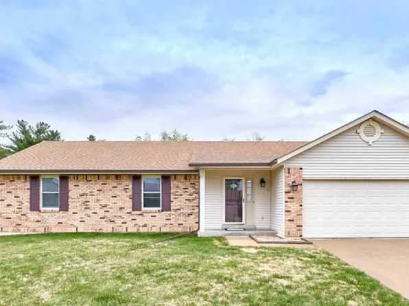 1153 Spencer Hill Dr, Saint Peters, MO 63376