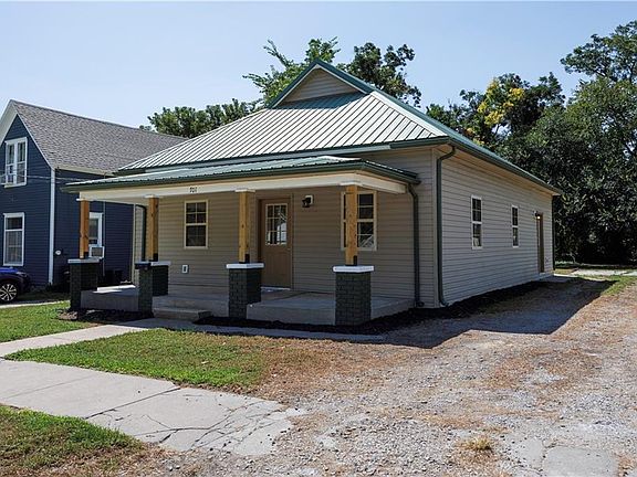 3rd image of 701 Church St