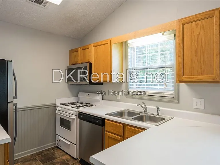 207 Daventry Way — Photo 7