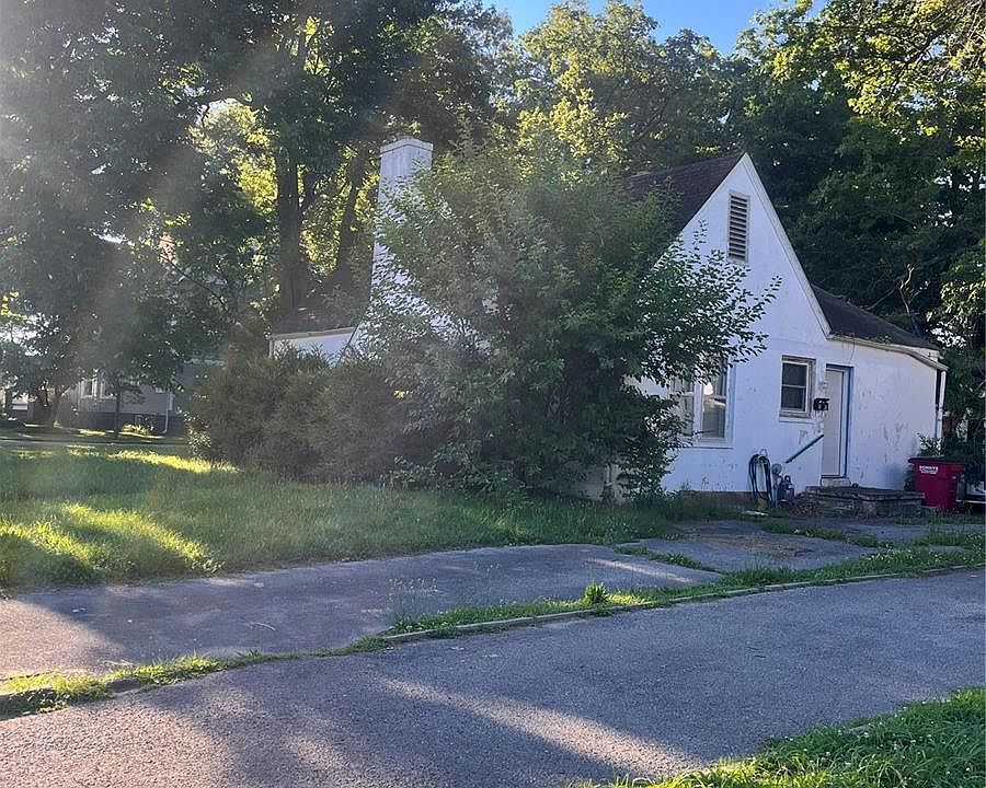 2nd image of 117 E Gladys St