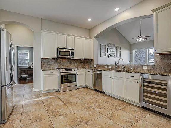 4th image of 2205 Summit Pass Ln