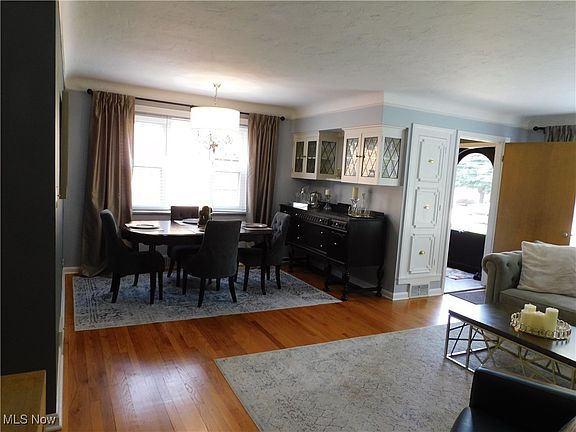 4th image of 4806 W 220th St